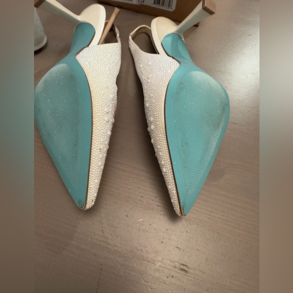 Betsey Johnson Women's Clark Pump, Ivory, 9.5 Wide- wore once basically new - Picture 11 of 11